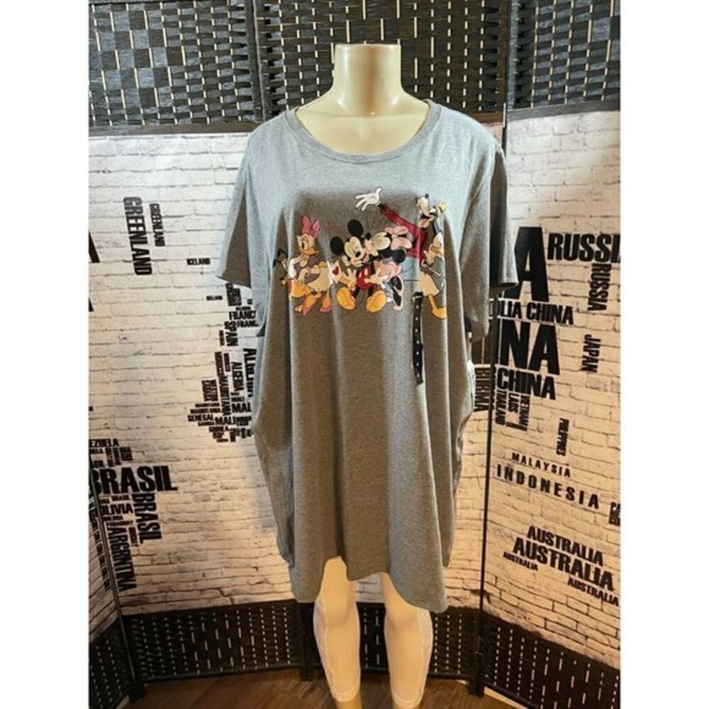 Torrid Disney 0 Gray Heather Mickey & Friends Graphic Short Sleeve Tee